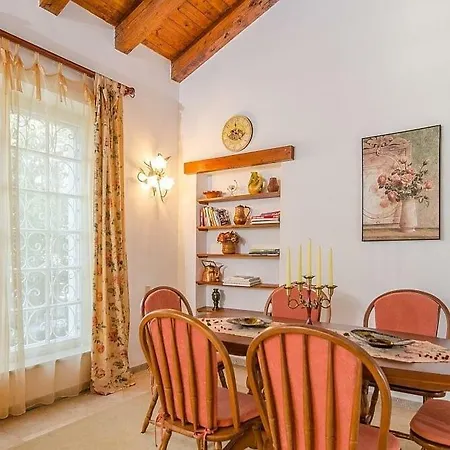 Holiday Marko - 70m From Sea Vikendica *