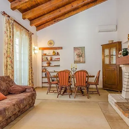 Holiday Marko - 70m From Sea Дом отдыха Оребич