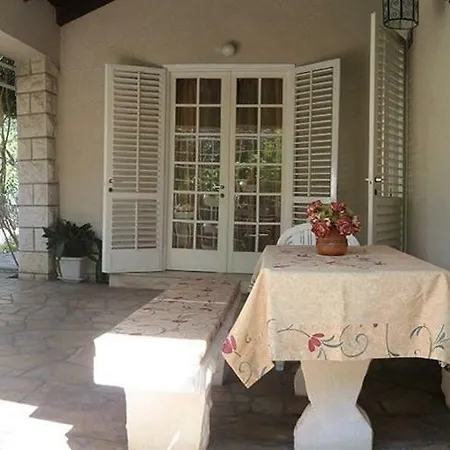 Дом отдыха Holiday Marko - 70m From Sea Оребич