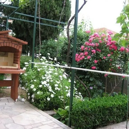 Holiday Marko - 70m From Sea Vikendica Orebic