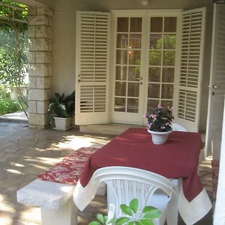 Holiday Marko - 70m From Sea Дом отдыха Оребич